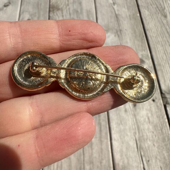 Vintage Jewelry Liz Claiborne Gold Tone Circle Bar Pin with Faux Stone Brooch - Picture 2 of 3